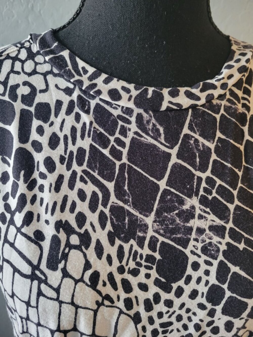 Vince Sleeveless Black& White Geometric Pattern  Size S Lightweight Casual - Picture 3 of 8
